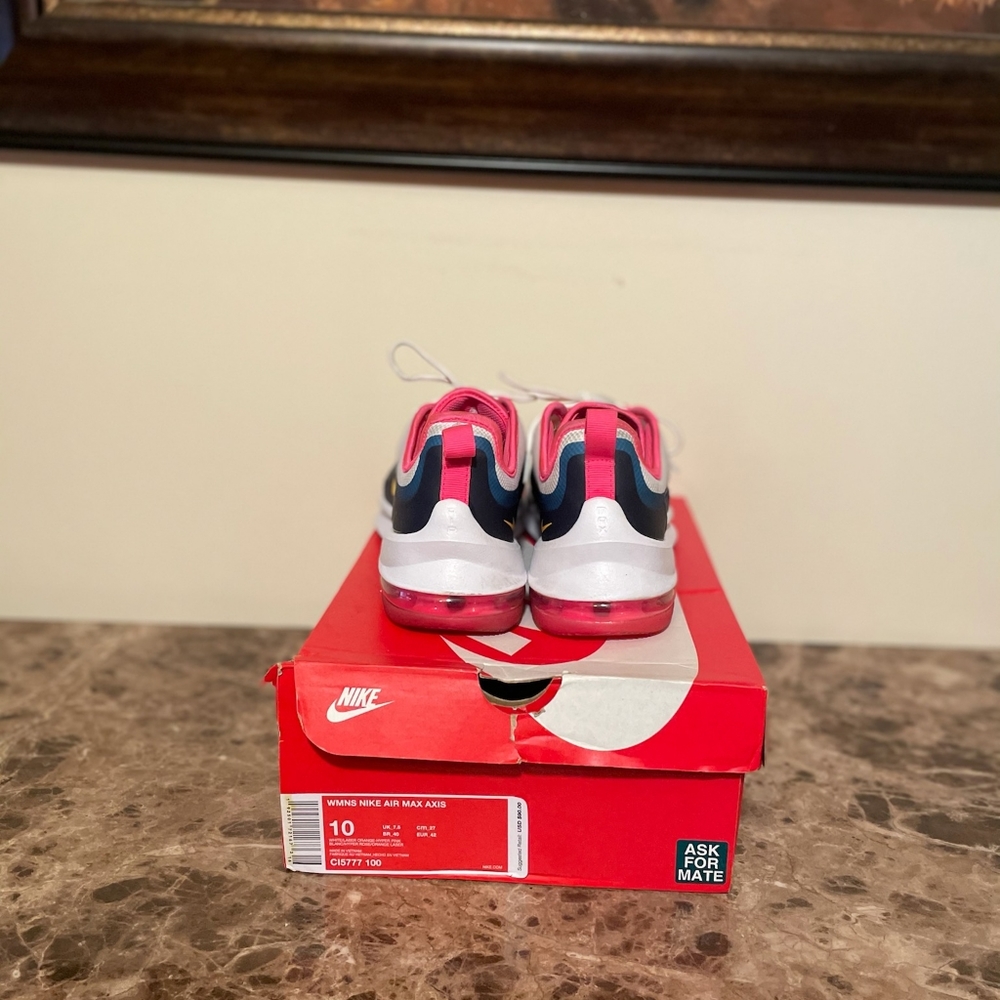 SHOES - Picture 14 of 16